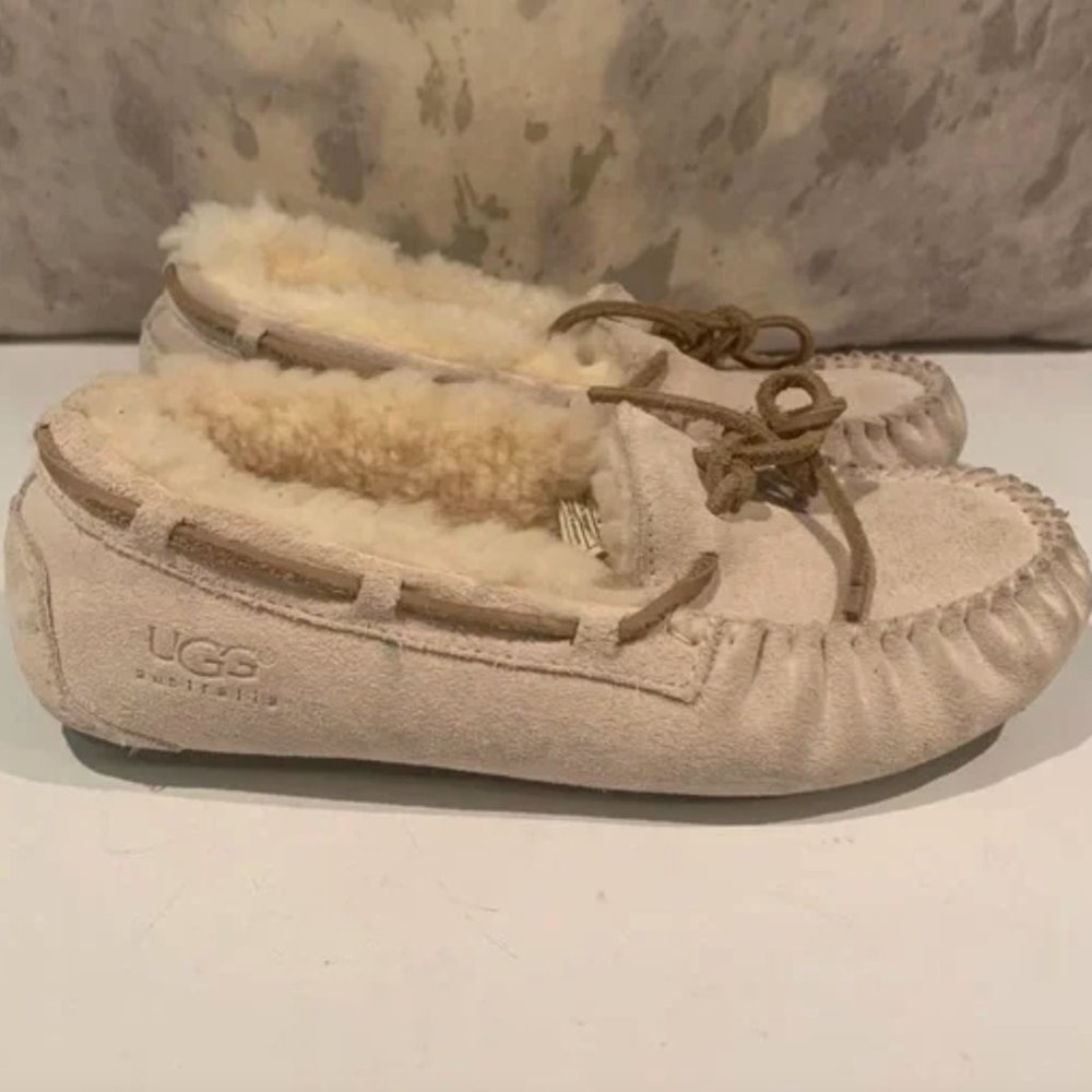 BIG BOY UGG SLIPPERS SIZE 4 EUC